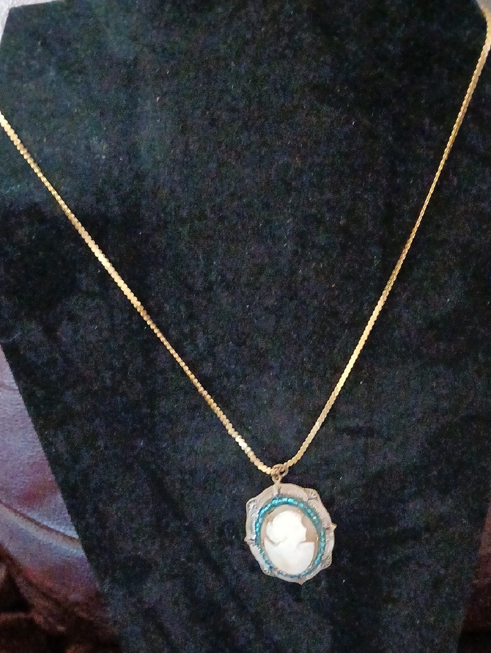 TWO Vintage Blue and White Necklaces - One NWT, other Cameo - Picture 6 of 9